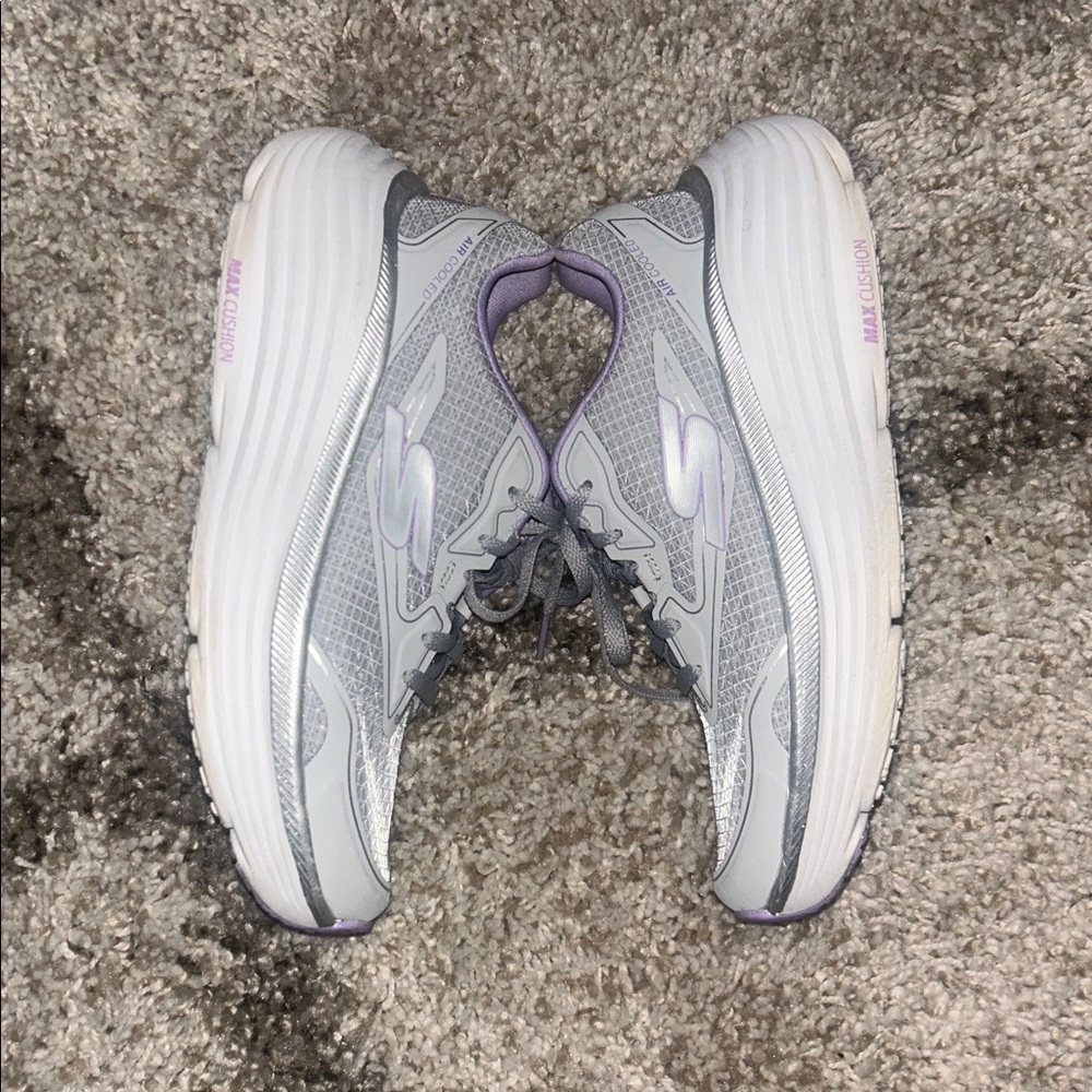 Skechers WOMENS MAX CUSHION ENDEAVOUR RUNNING SHOE size 6.5, lavender & gray - Picture 3 of 9